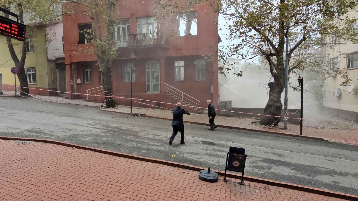 Zonguldak'ta kontrollü yıkıma duyarsız vatandaşlar, uyarıları dinlemedi