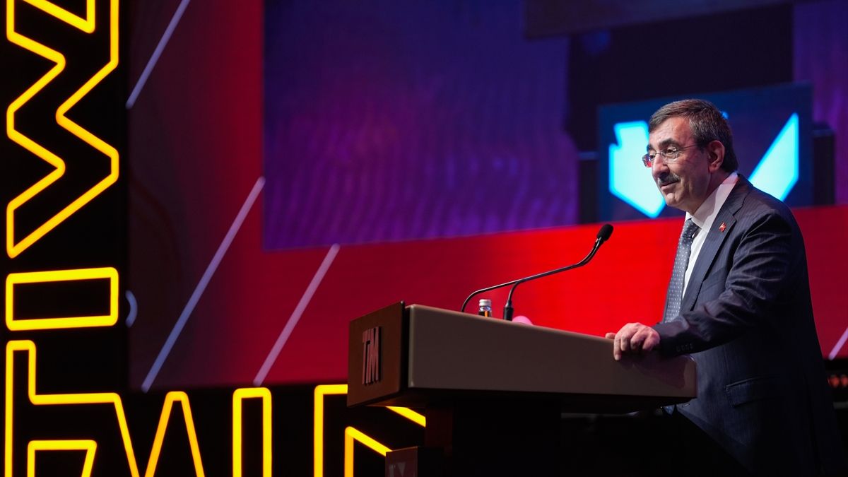 Cevdet Yılmaz: Dünya ekonomisi yönünü ararken Türkiye kararlılıkla yoluna devam ediyor