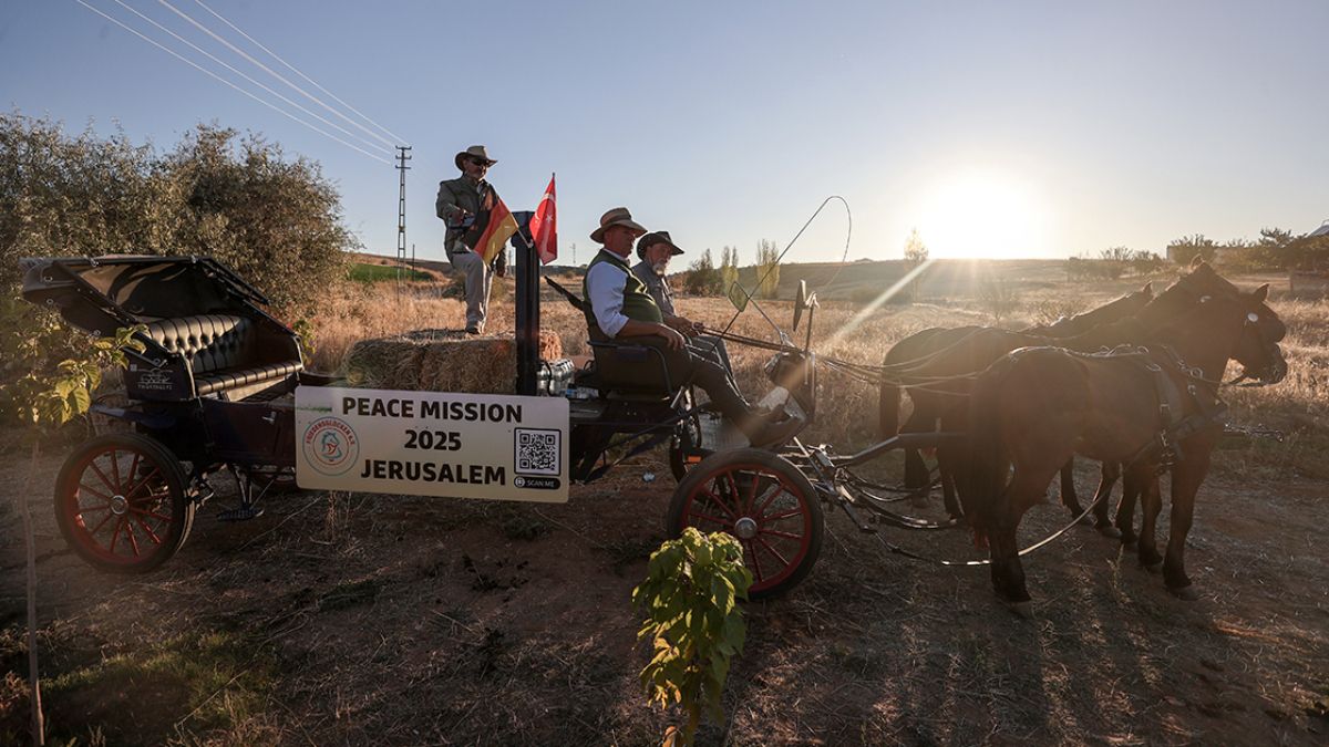 Almanya’dan Kudüs'e faytonla barış yolculuğu