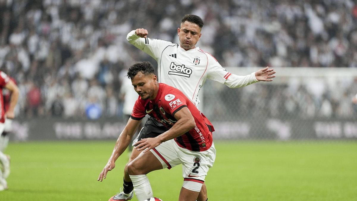 Cengiz Ünder, Beşiktaş'ta ilk kez 11'de