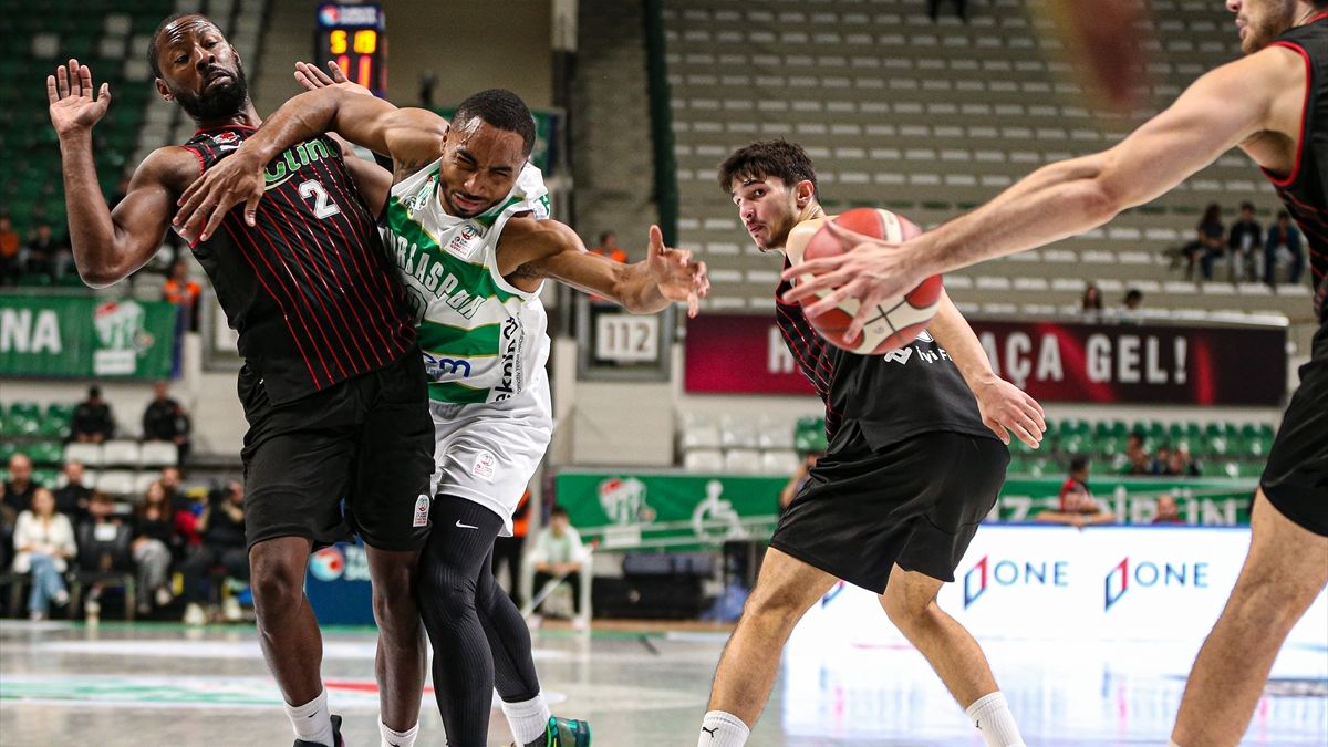Bursaspor Basketbol, Manisa Basket'i rahat geçti
