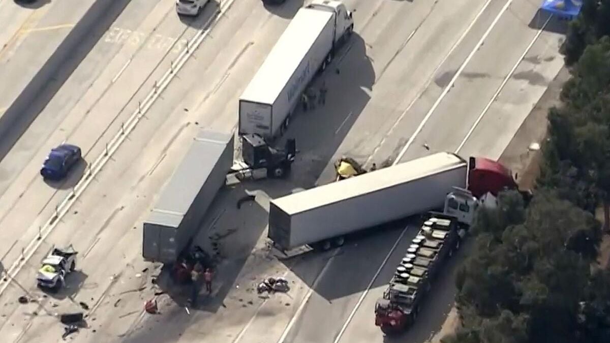 ABD'de uyuşturucu etkisindeki tır sürücüsü, araçları biçti: 3 ölü
