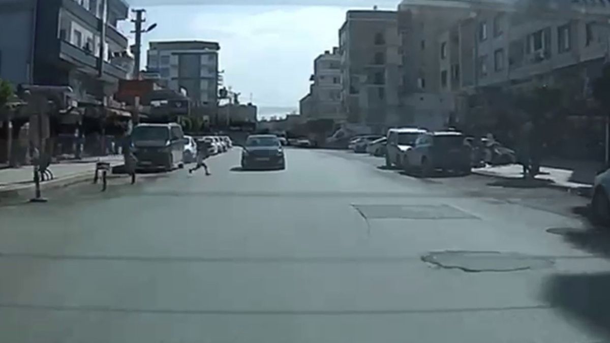 Hatay'da yola fırlaya çocuk kazaya neden oldu