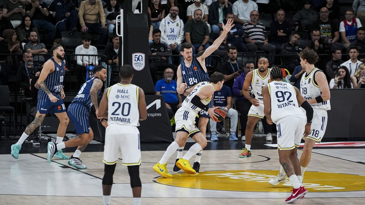 EuroLeague'in Türk derbisinde Fenerbahçe, Anadolu Efes'i yendi