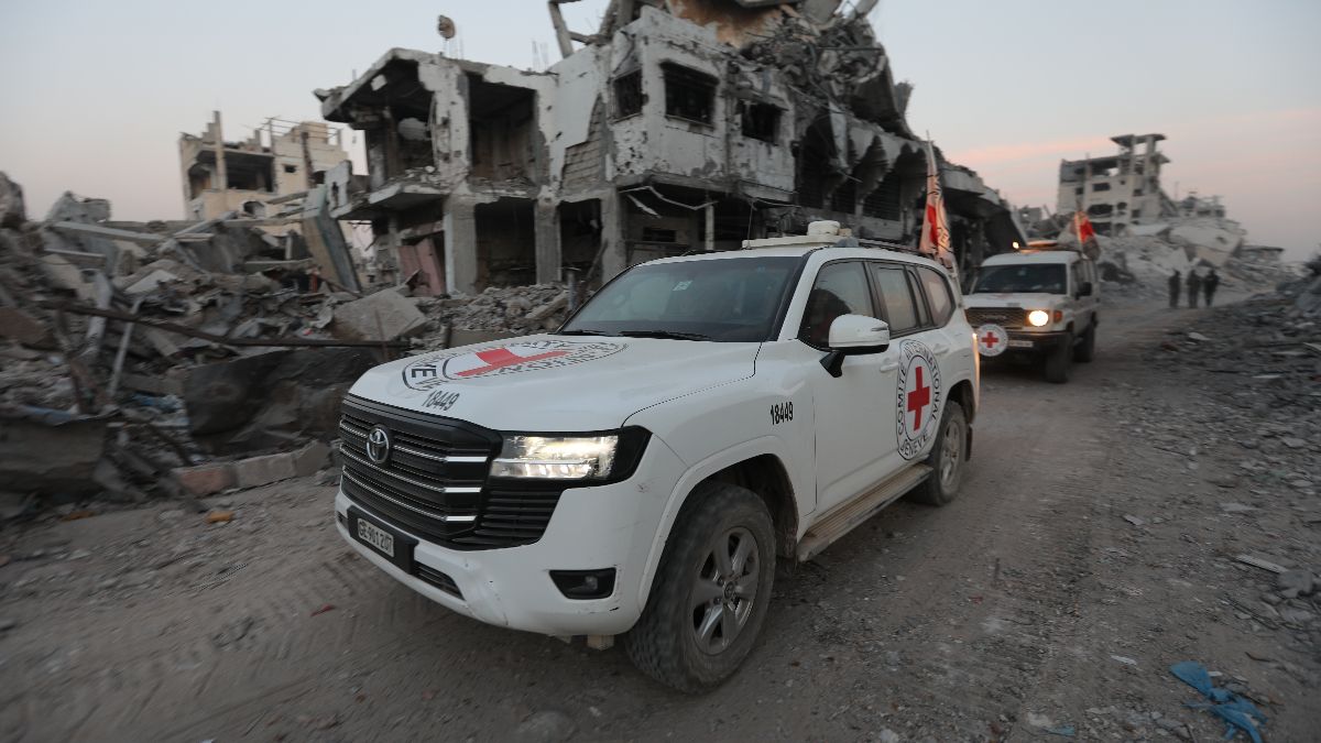 Hamas, Gazze’deki 3 İsrailli esirin cesedini Kızılhaç’a teslim etti