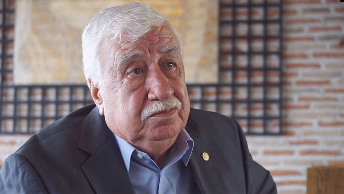 Tiyatro ve sinemanın duayenlerinden Ahmet Gülhan 85 yaşında hayatını kaybetti