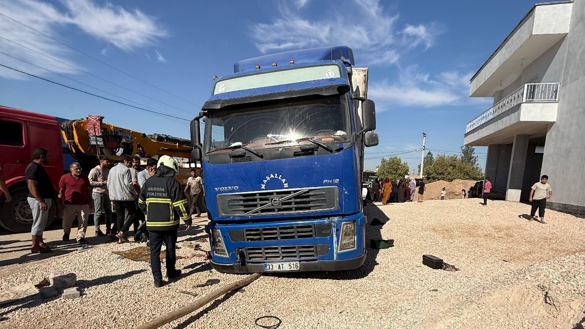 Mardin'de tırın altında kalan şoför, yaşam mücadelesini kaybetti