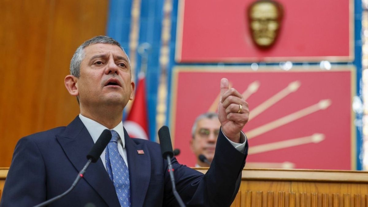 Özgür Özel: Dilek İmamoğlu'nun diplomatik pasaportu iptal edildi