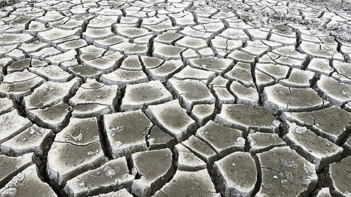 İran'da barajların doluluk oranı yüzde 3’ün altına düştü