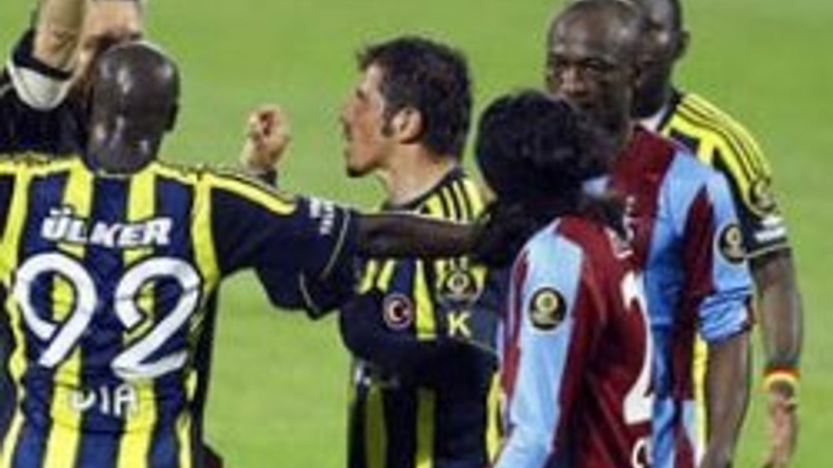 Zokora göz altlarını neden boyadı