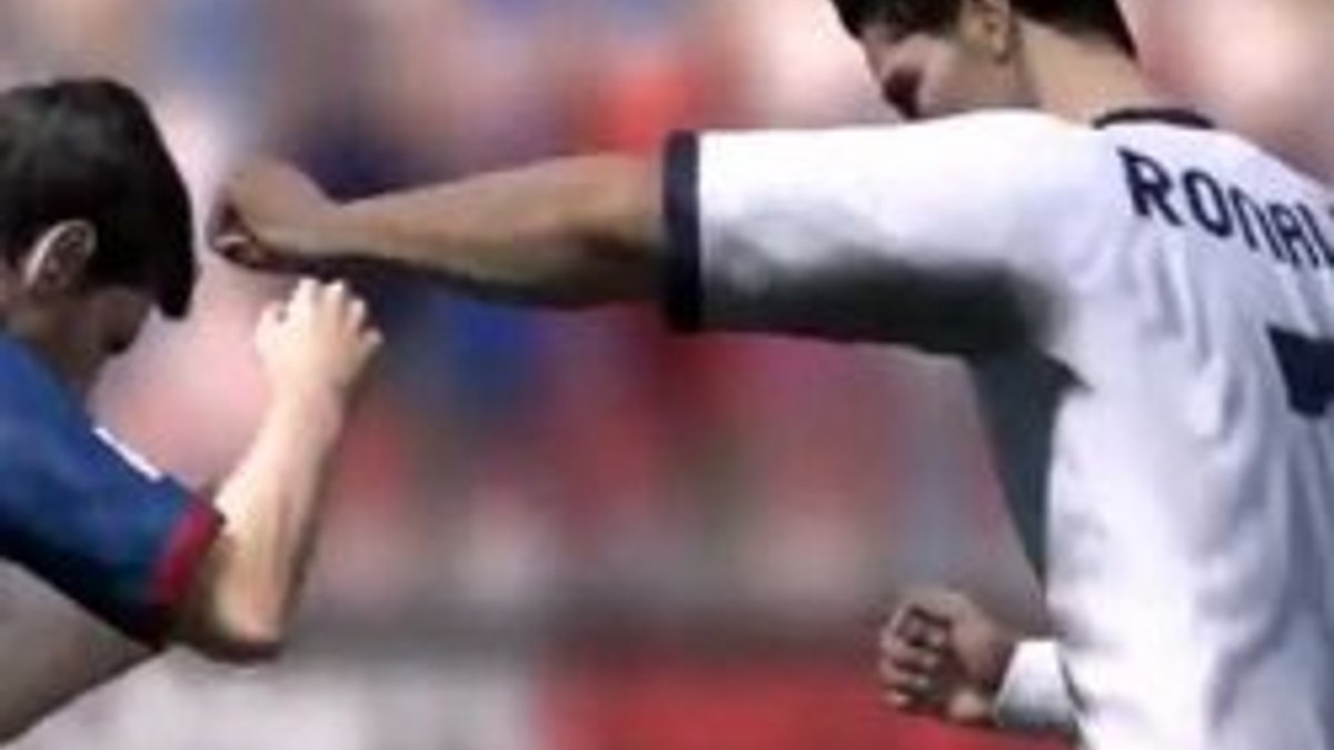 Messi'yle Ronaldo tekme tokat kavga etti - Video