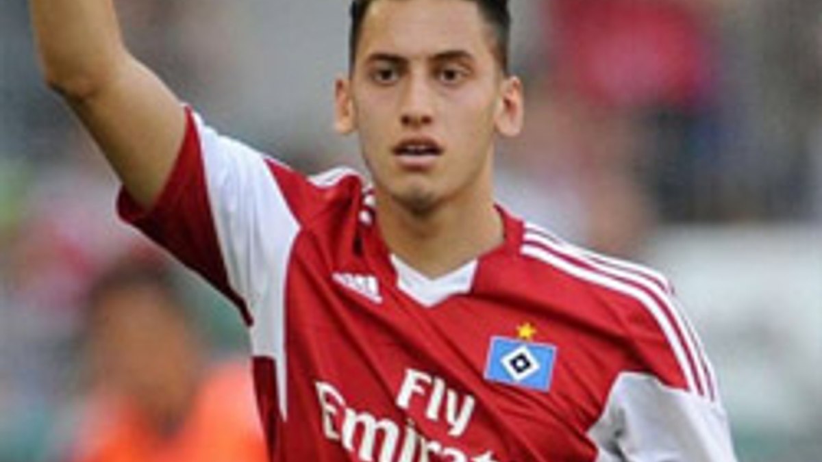 Hakan Çalhanoğlu Hamburg'da kaldı