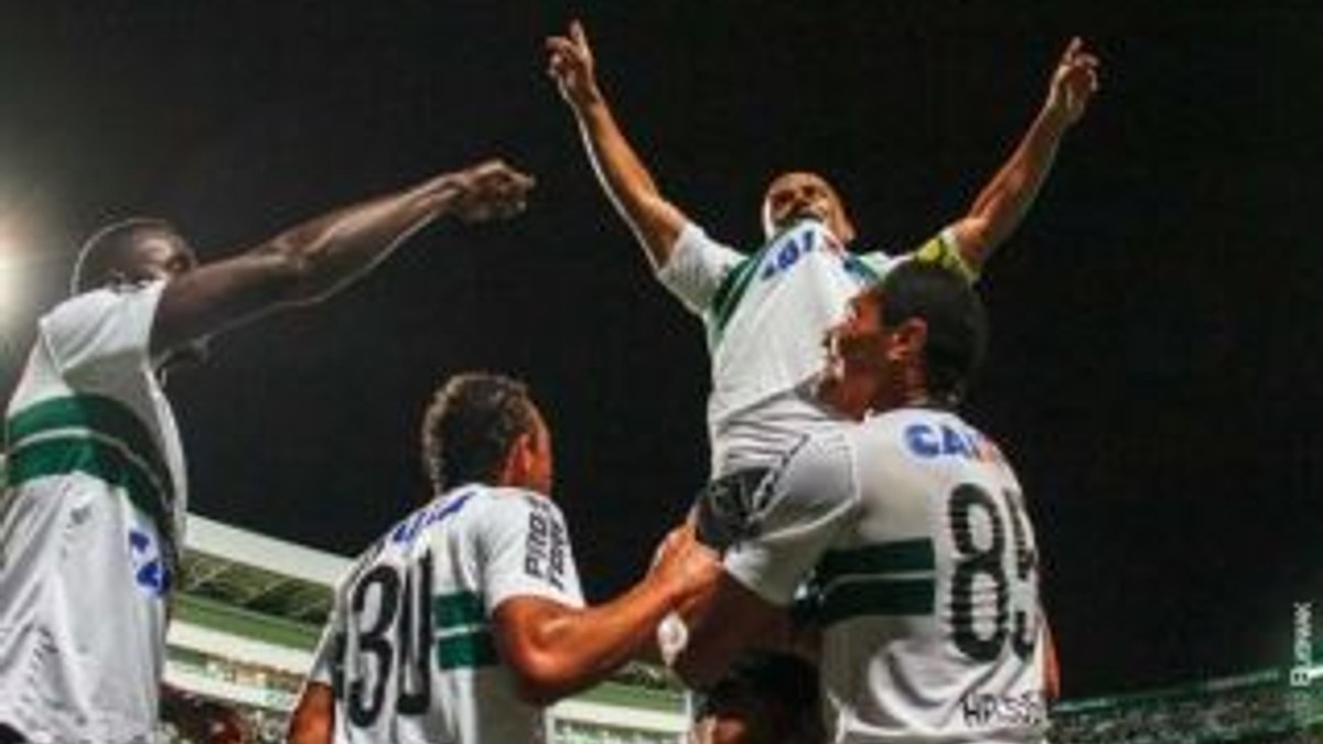 Alex de Souza asist yaptı Coritiba ligde kaldı - İZLE