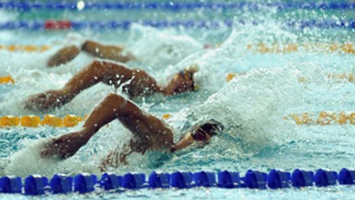 Görme engelli milli yüzücülerden 5 madalya