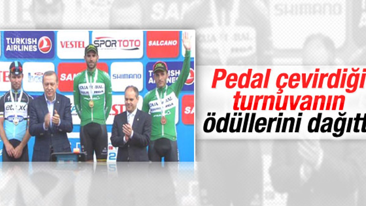 Erdoğan bisiklet turunda ödül dağıttı