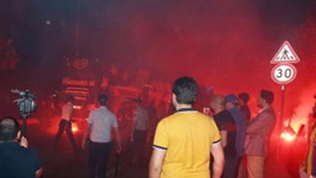 Fenerbahçe taraftarları takım otobüsüne saldırdı