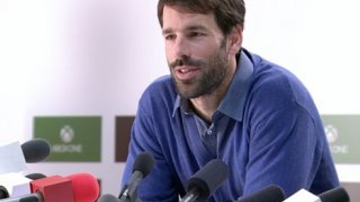 Van Nistelrooy görevi bırakıyor