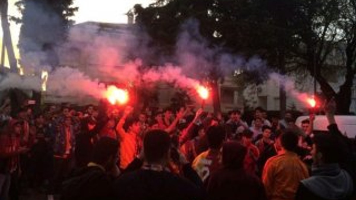 Galatasaray taraftarından Florya'da protesto