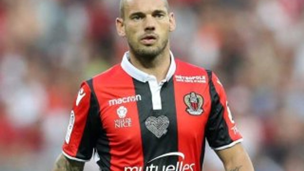 Sneijder Bülent Uygun'un takımına transfer oldu