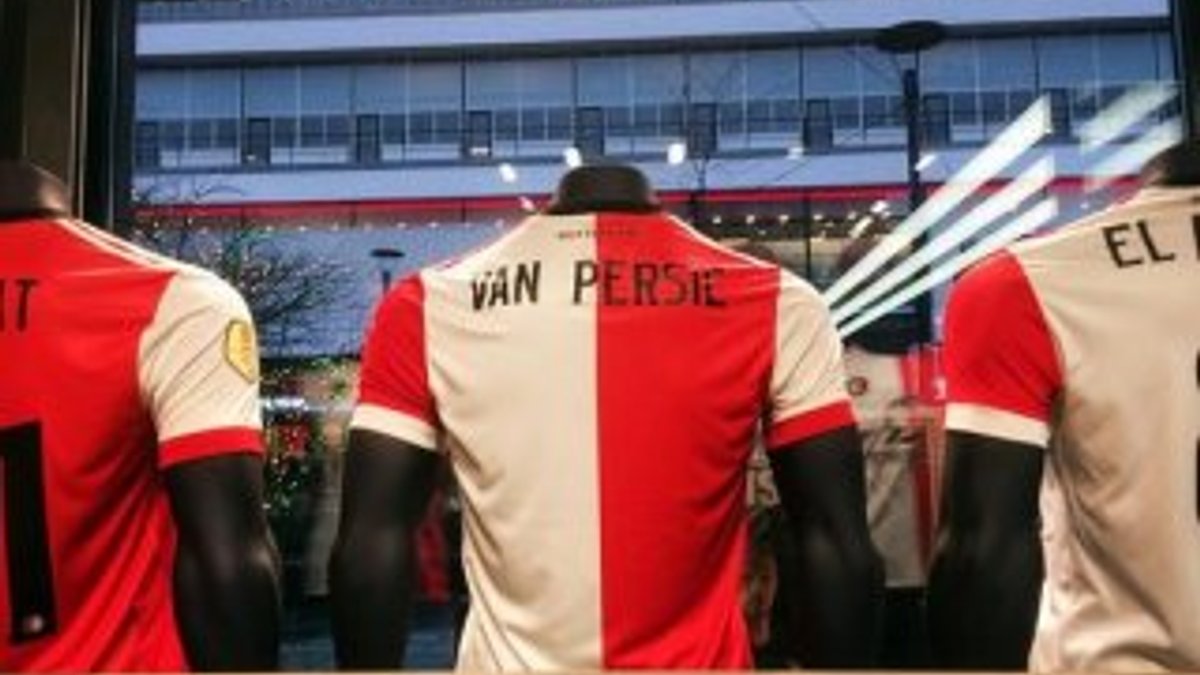Feyenoord Van Persie formalarını satışa çıkardı