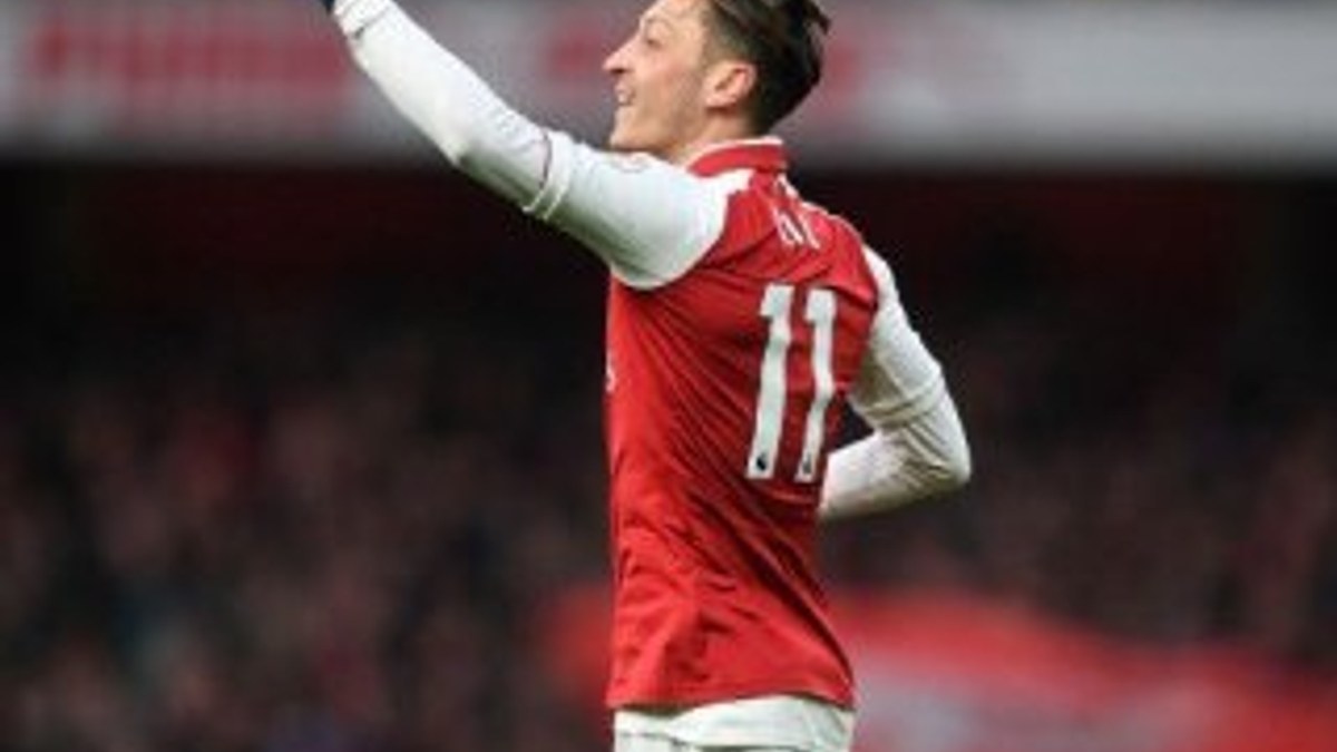 Arsenal Taraftarı Mesut Özil'e kızgın