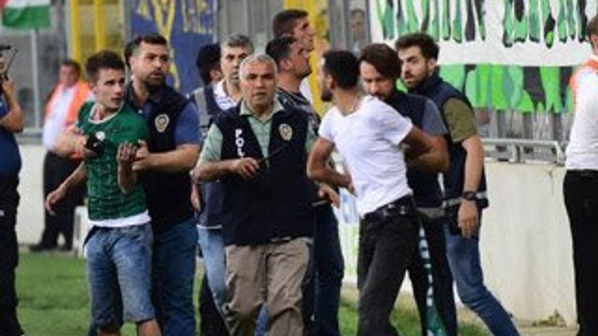 Bursaspor-MKE Ankaragücü maçında tribünler karıştı