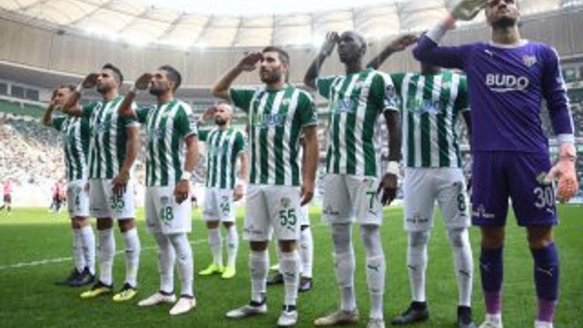 Bursasporlu futbolculardan asker selamı
