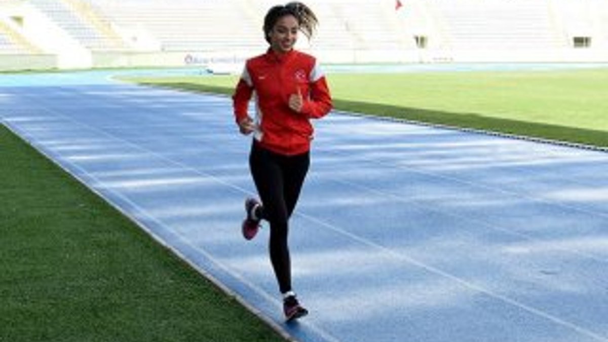 Genç atlet Semra Karaaslan Avrupa için koşuyor