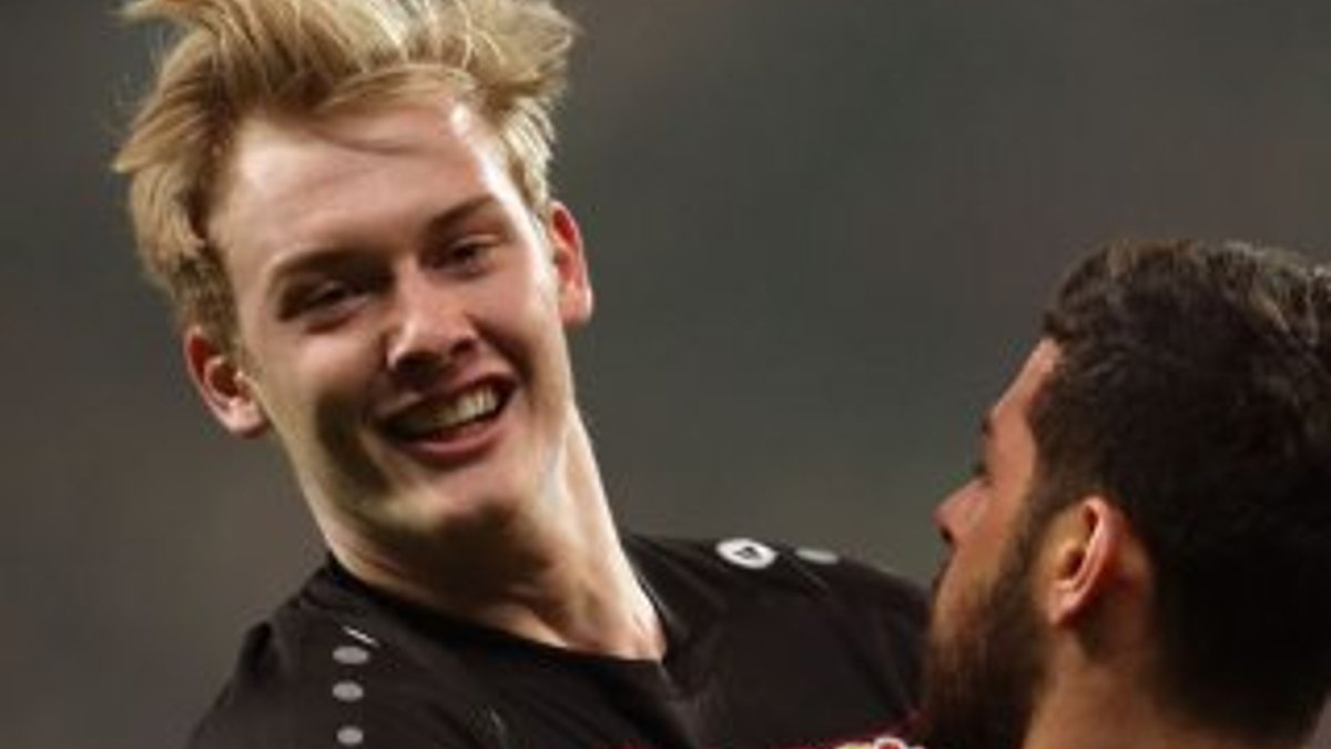 Borussia Dortmund, Julian Brandt'ı renklerine bağladı