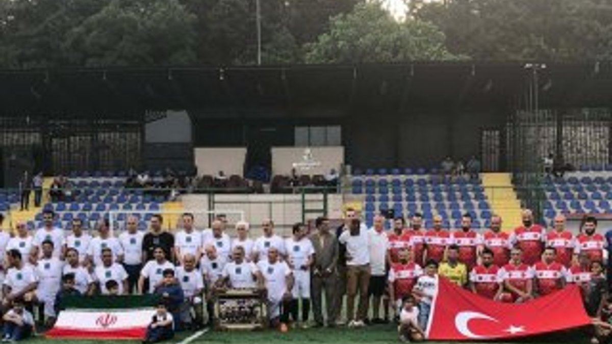 Türkiye ve İran veteranları arasında dostluk maçı