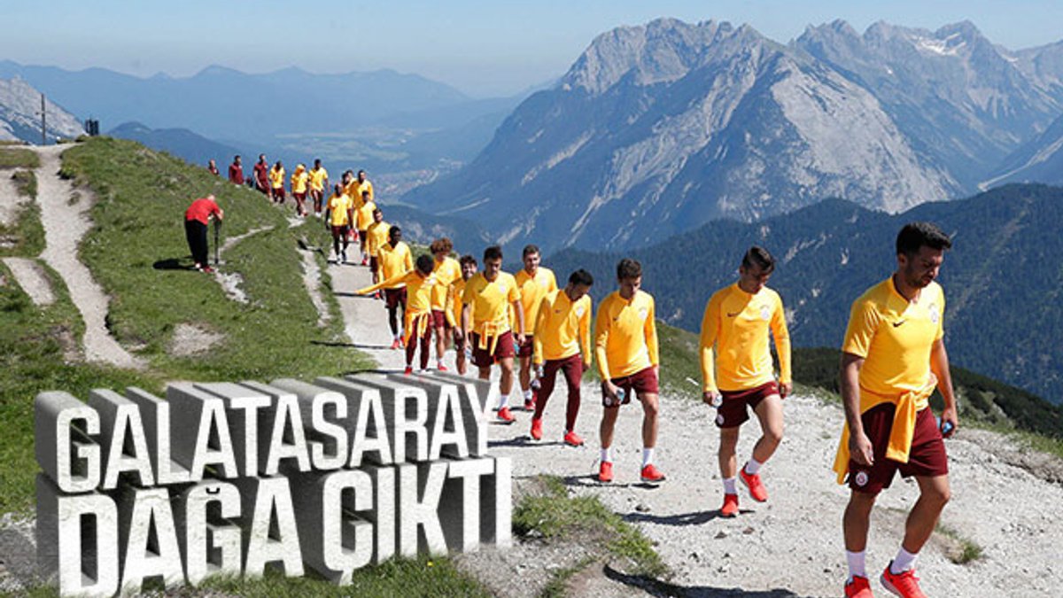 Galatasaraylı futbolcular yürüyüş yaptı