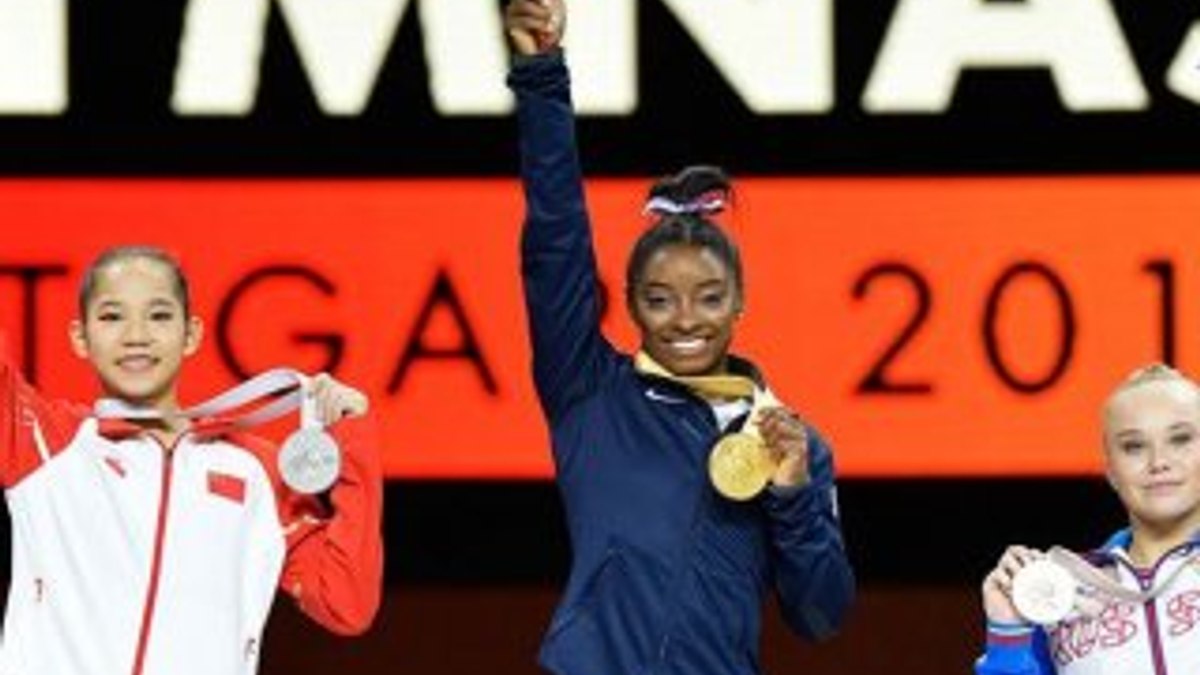 Simone Biles, Scherbo'nun rekoruna ortak oldu