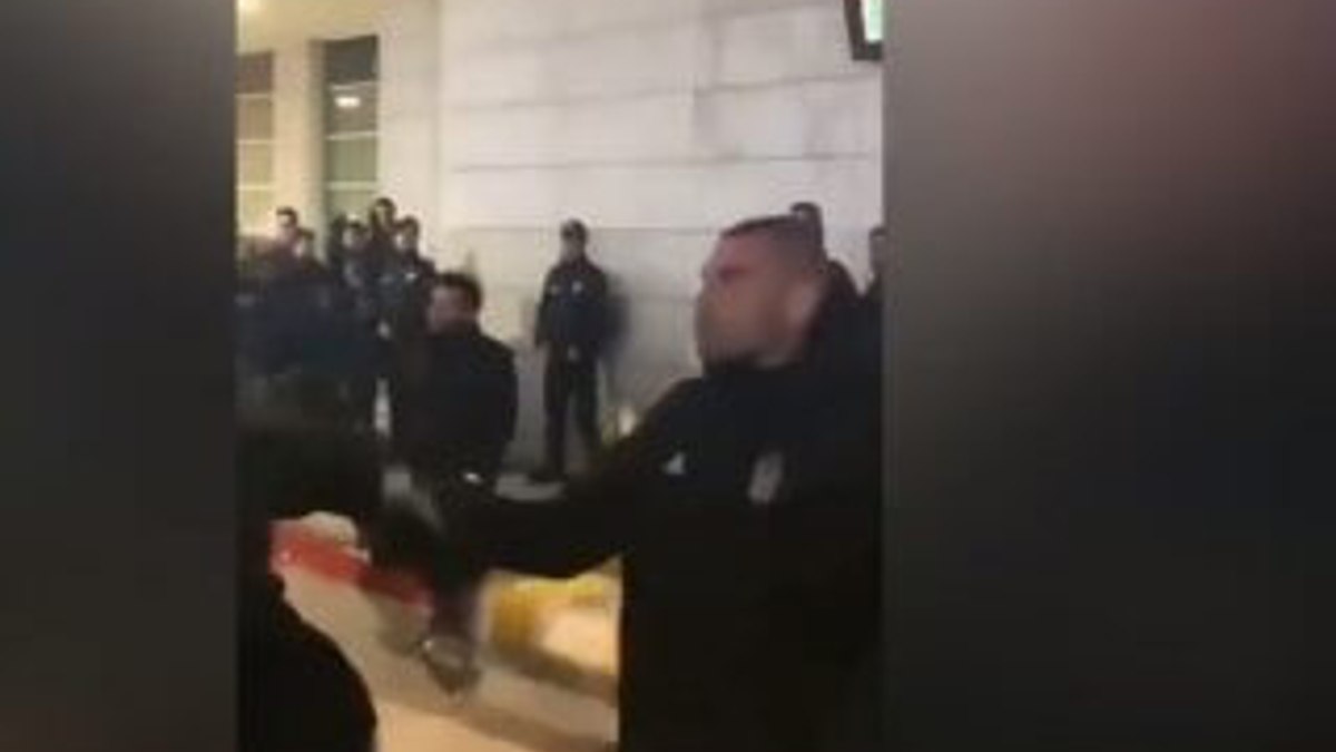 Burak, kendisine hırsız diyenlere çiçek verdi