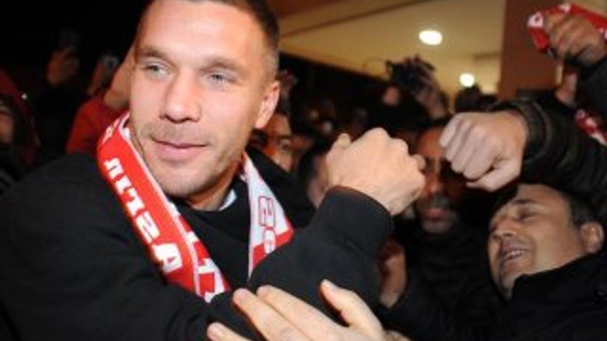 Antalyaspor, Podolski'yi transfer etti