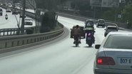Antalya'da motosikletini kendisini uyaran trafik polisinin üzerine sürdü