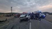Adana’da iki otomobil kafa kafaya çarpıştı