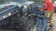 Balıkesir'de trafik kazası: Tırın dorsesi otomobili biçti