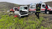 Ağrı'da hafif ticari araç ve minibüsün çarpıştığı kazada 2 ölü, 5 yaralı