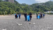 Zonguldak'ta üniversiteliler, sahilde 50 poşet çöp topladı