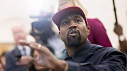 Kanye West, kendini odaya kapattı