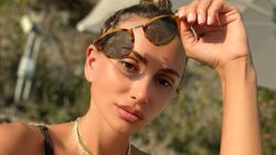 Umreye giden Emina Jahovic'ten başörtülü fotoğraf geldi