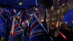 AB ile İngiltere, Brexit'te yeni tarihlerde uzlaştı