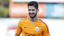 Emre Akbaba sahalara dönüyor
