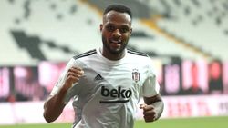 Beşiktaş, Larin'in sözleşmesini uzatıyor