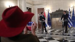 AB Komisyonu, Hollandalı gazetecinin Yunanistan'dan ayrılmaya zorlanmasına sessiz