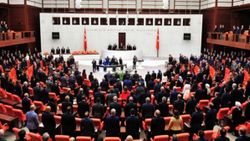 TBMM yeniden tatilde
