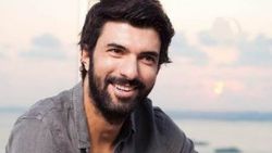Engin Akyürek babasına 550 bin TL'lik araba aldı