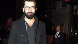 Kenan İmirzalıoğlu yine estetik merkezinde