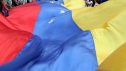 Guatemala Devlet Başkanı'na Venezuela'da pasaport engeli