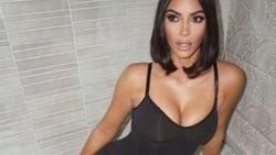Kim Kardashian korsesini çıkarırken altını ıslattı